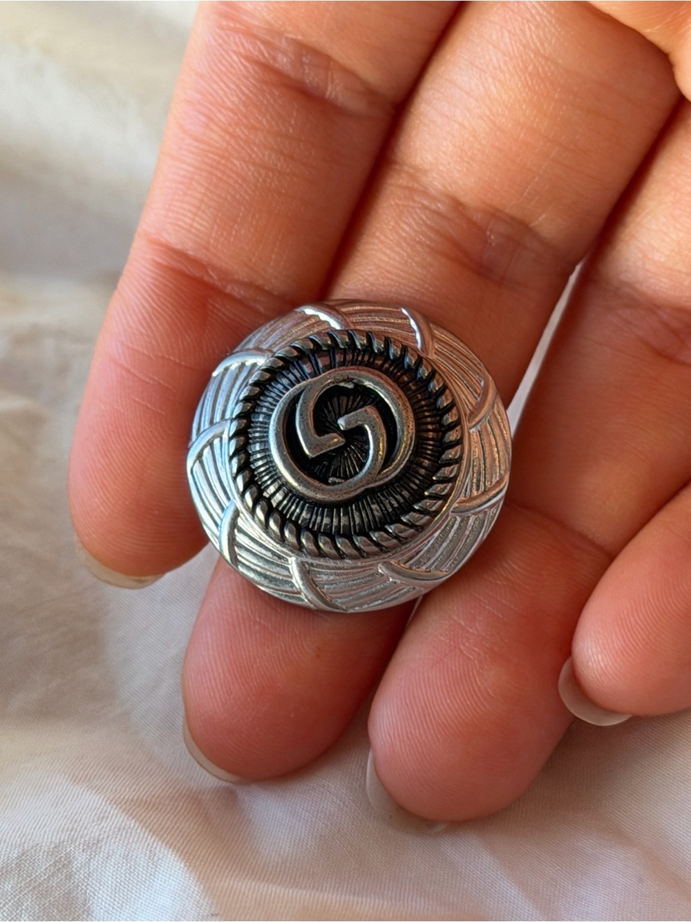 Gucci Button Ring - Picture 3 of 8